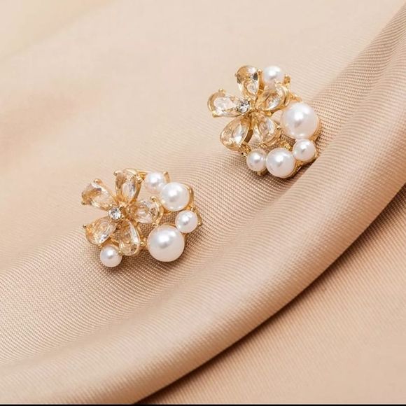 Korean Style Crystal Flower Imitation Pearl Stud Earrings For Women Girls Sweet - Picture 4 of 4